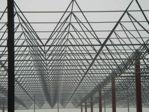 在低溫的條件下如何對(duì)網(wǎng)架進(jìn)行涂刷和焊接